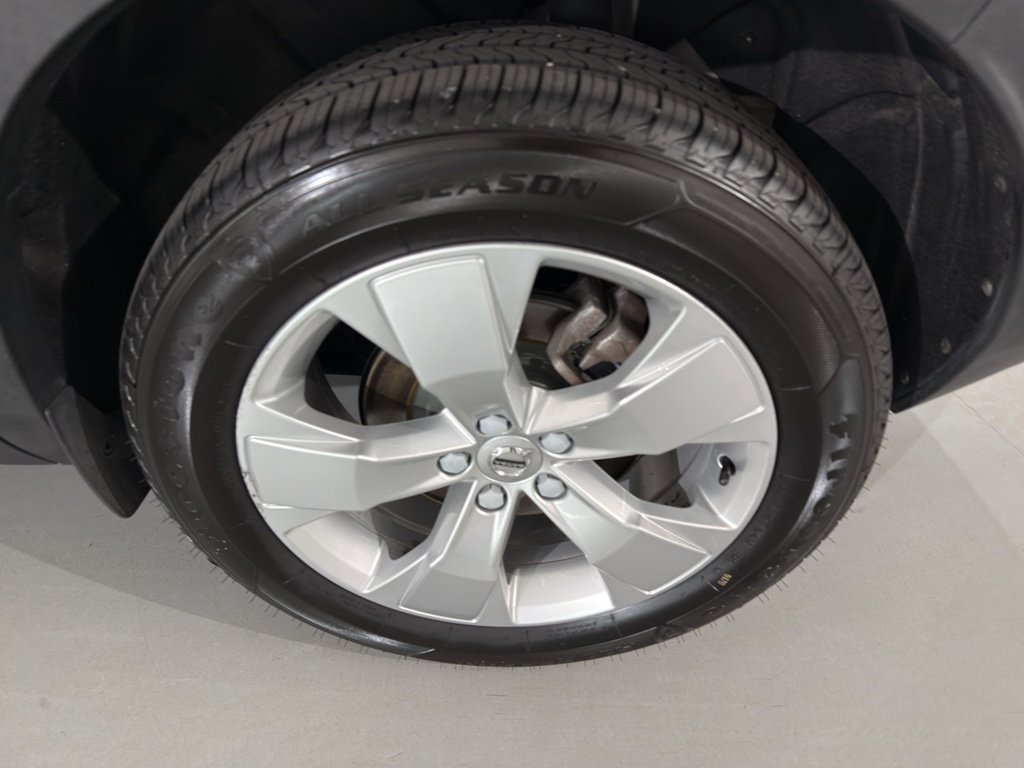 Used 2020 Volvo XC40 T4 Momentum image 6