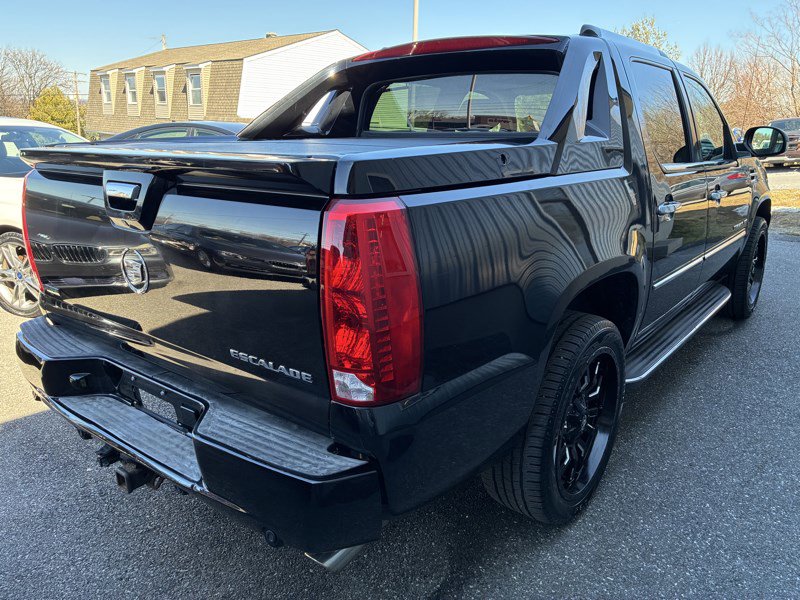 Used 2011 Cadillac Escalade EXT Luxury image 4