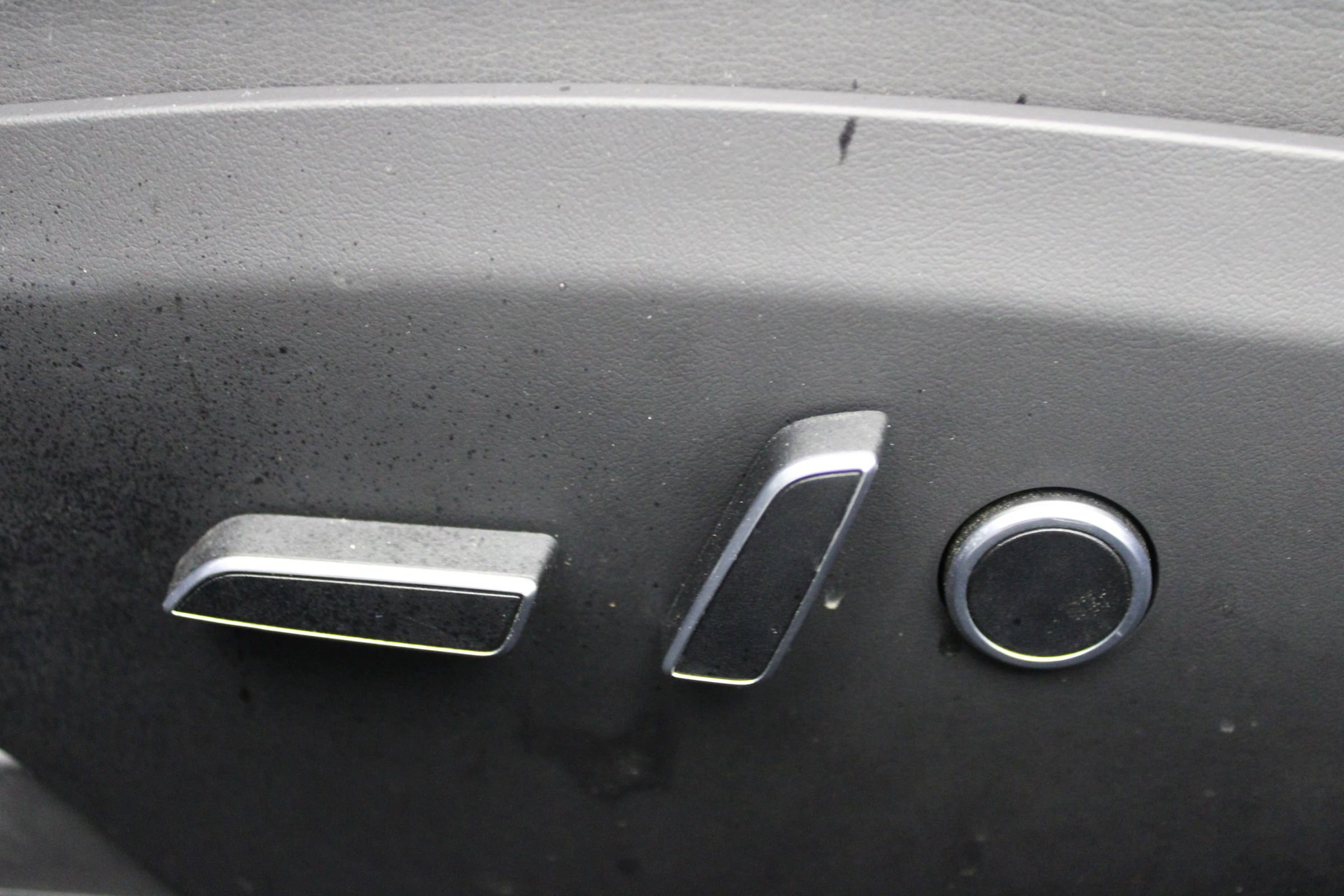 Used 2021 Tesla Model S Plaid image 34