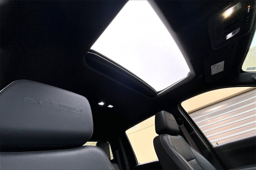 Used 2023 GMC Sierra 3500 Denali w/ Denali Ultimate Package image 22