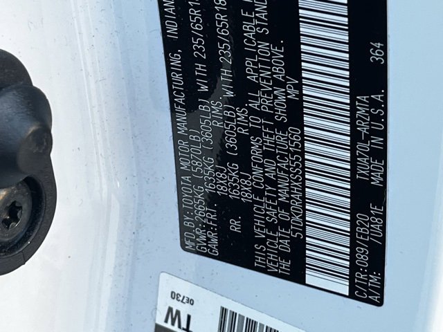 Used 2025 Toyota Highlander XLE image 36