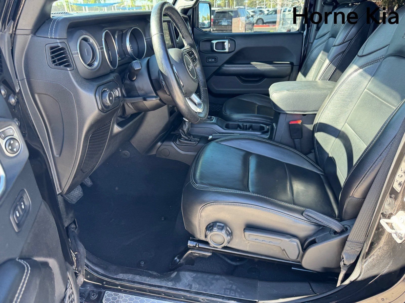Used 2018 Jeep Wrangler Unlimited Sahara AWD/4WD image 10