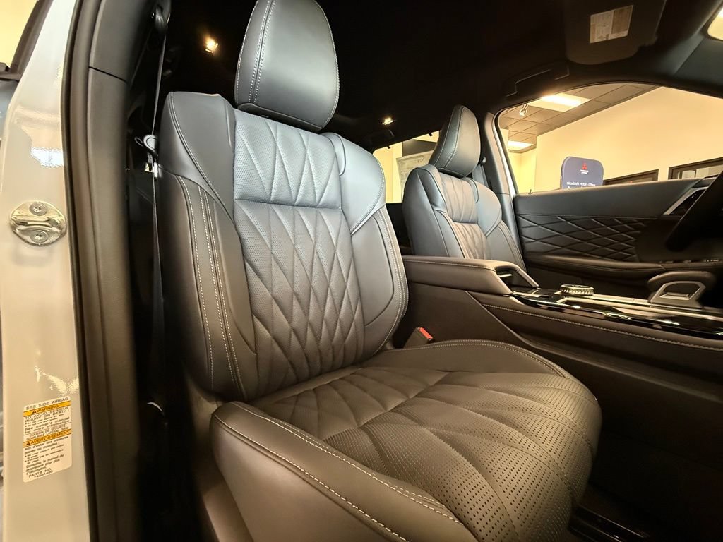 New 2026 Mitsubishi Outlander SEL Black Edition FWD image 8