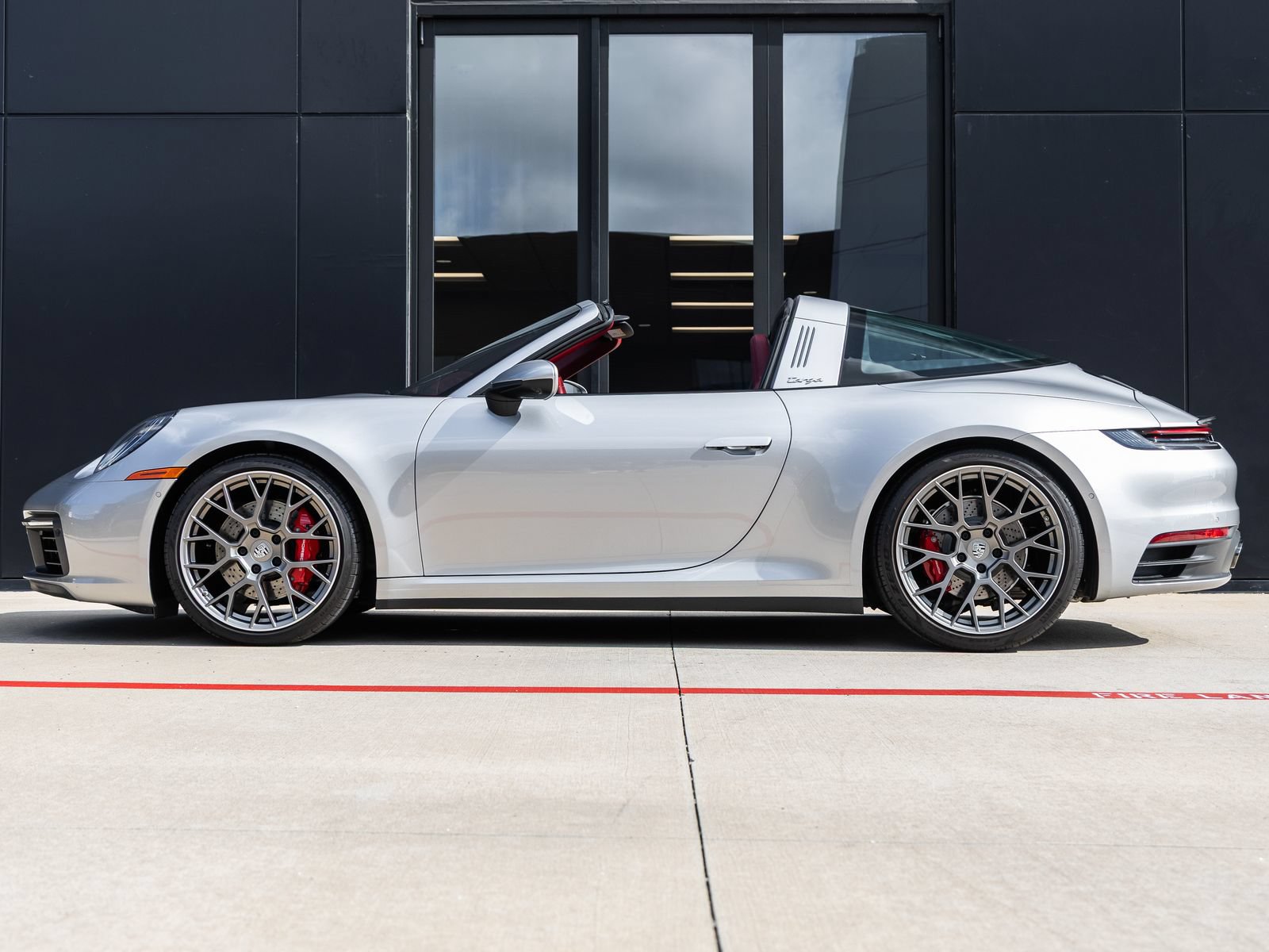 Certified 2022 Porsche 911 Targa 4S AWD/4WD image 2
