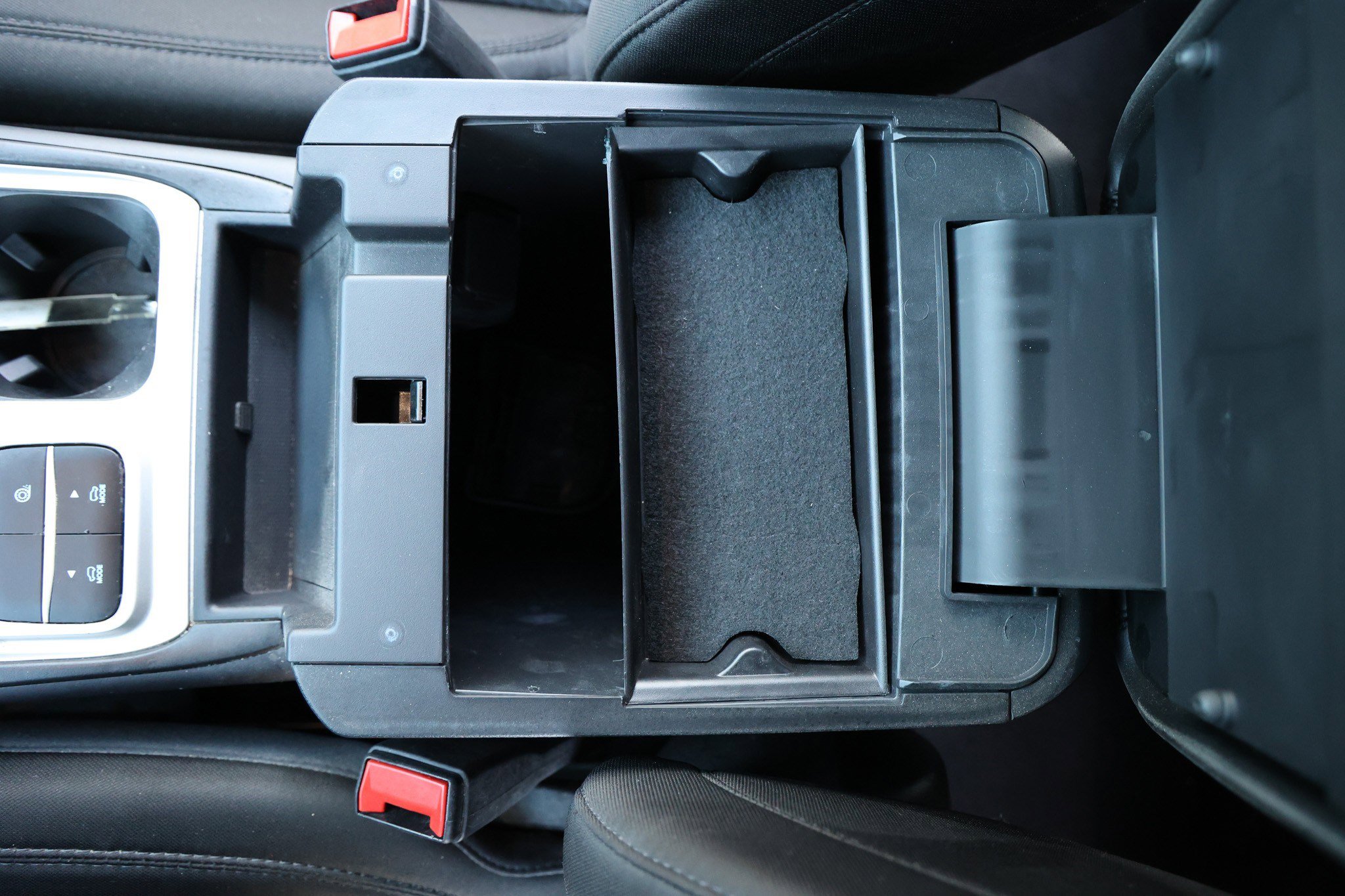 Used 2023 Ford Explorer XLT image 25