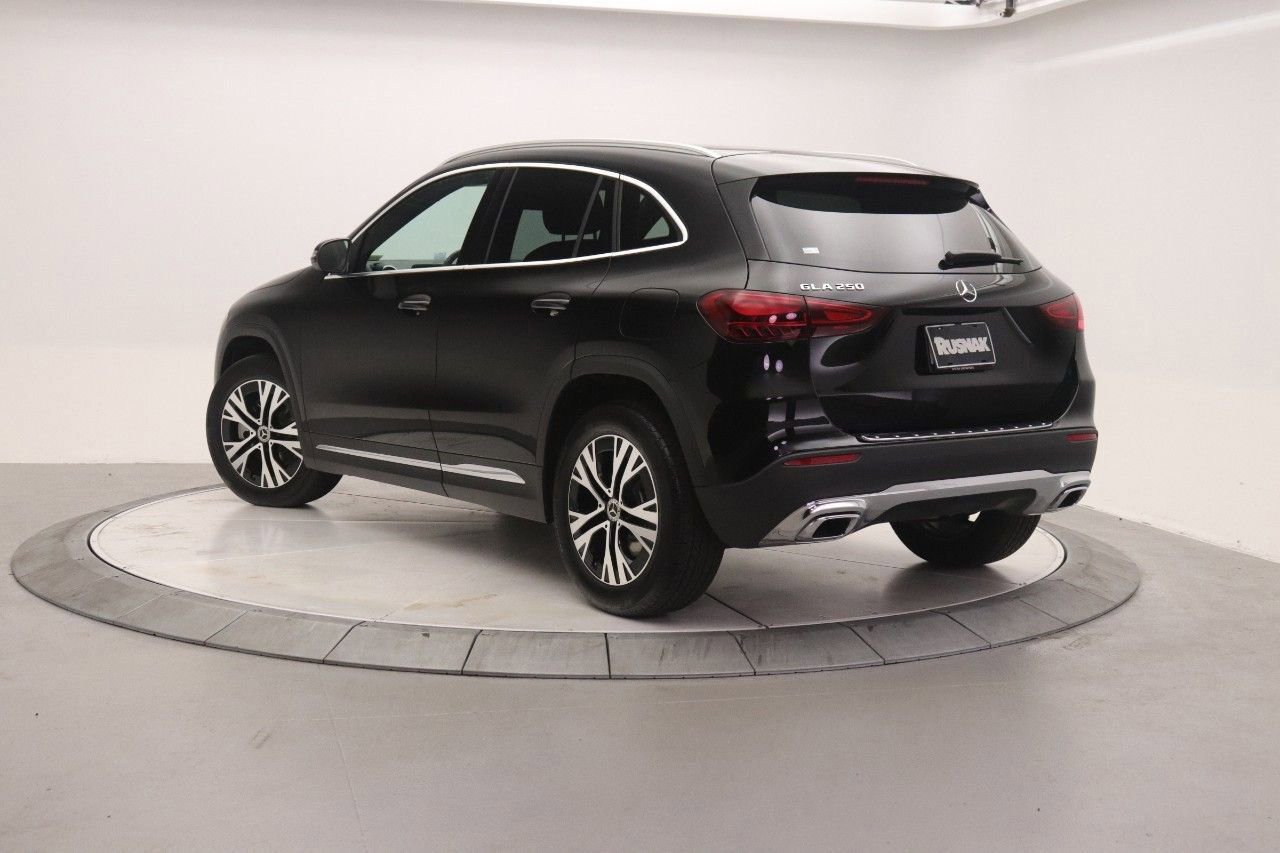 Certified 2025 Mercedes-Benz GLA 250 image 2