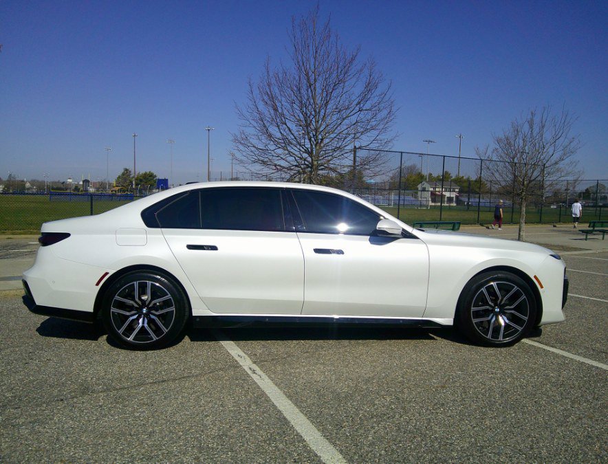 Used 2025 BMW 760i xDrive w/ Executive Package AWD/4WD image 10