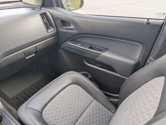 Used 2015 Chevrolet Colorado Z71 AWD/4WD image 16