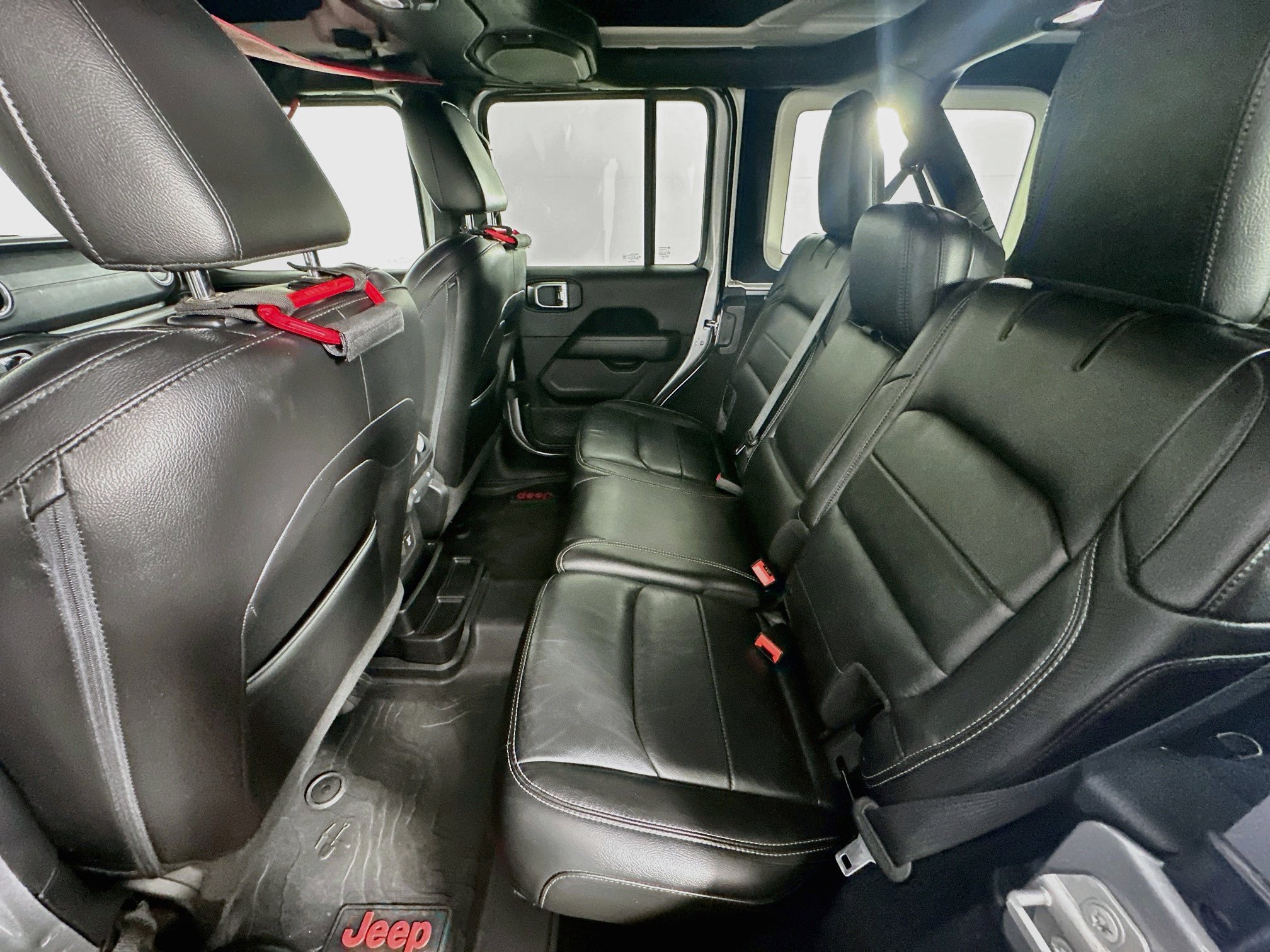 Used 2018 Jeep Wrangler Unlimited Sahara AWD/4WD image 28