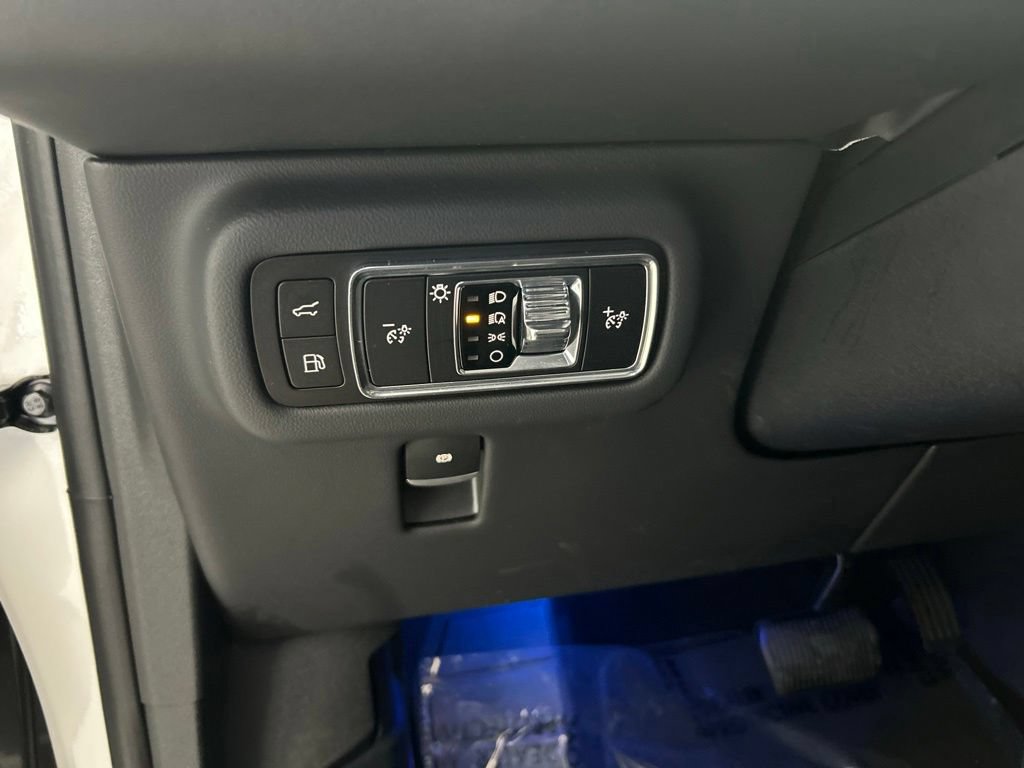 Used 2025 Lincoln Nautilus Reserve AWD/4WD image 46