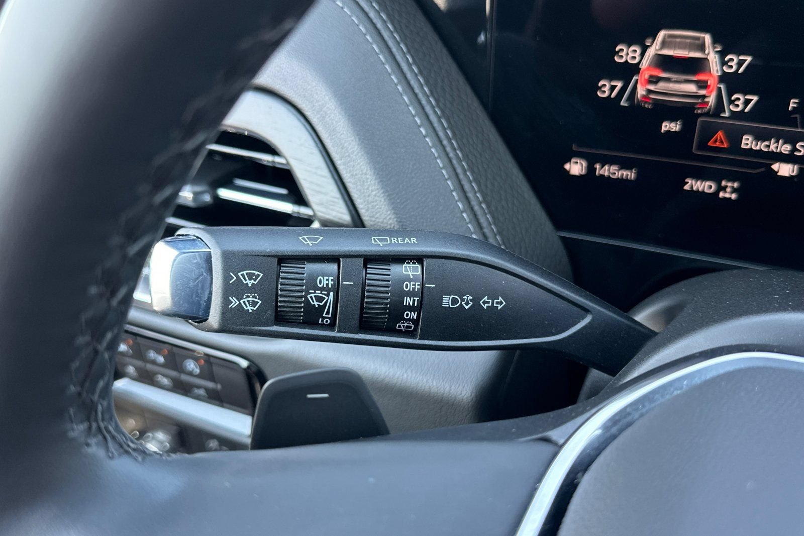 Used 2026 GMC Yukon Denali w/ Sun & Power Step Package AWD/4WD image 34