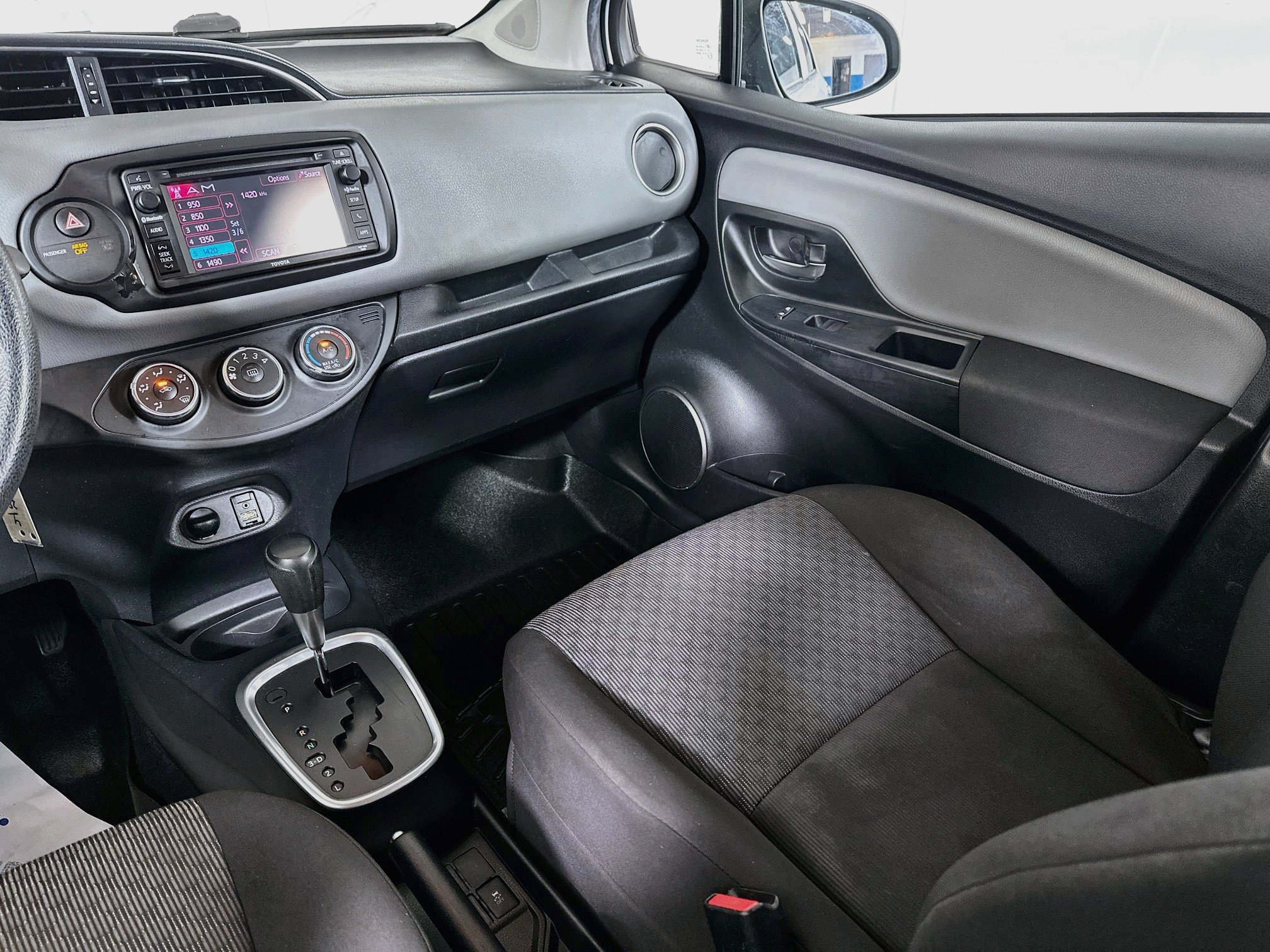 Used 2015 Toyota Yaris LE FWD image 20