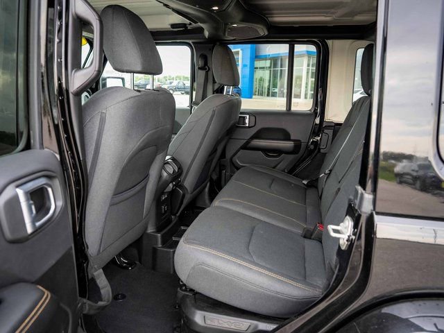 Used 2024 Jeep Wrangler Unlimited Sahara image 15