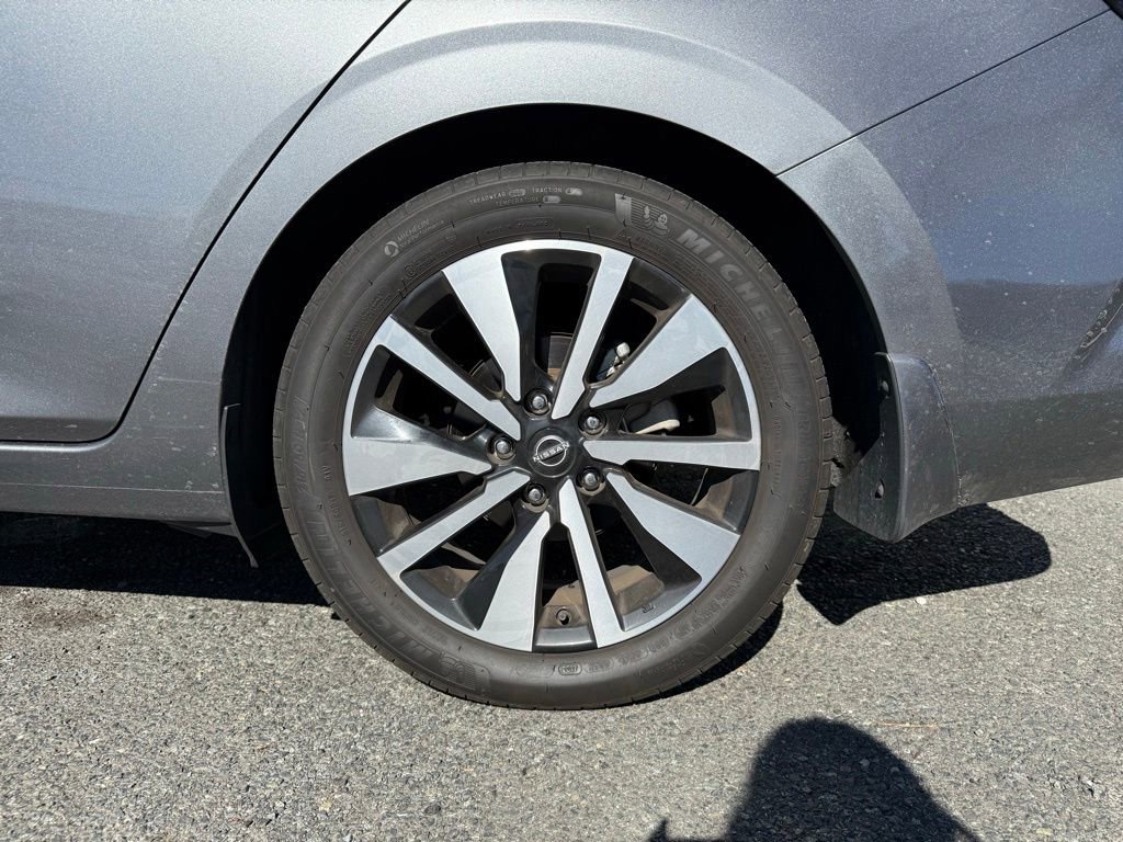 Used 2024 Nissan Sentra SV w/ SV Premium Package image 17