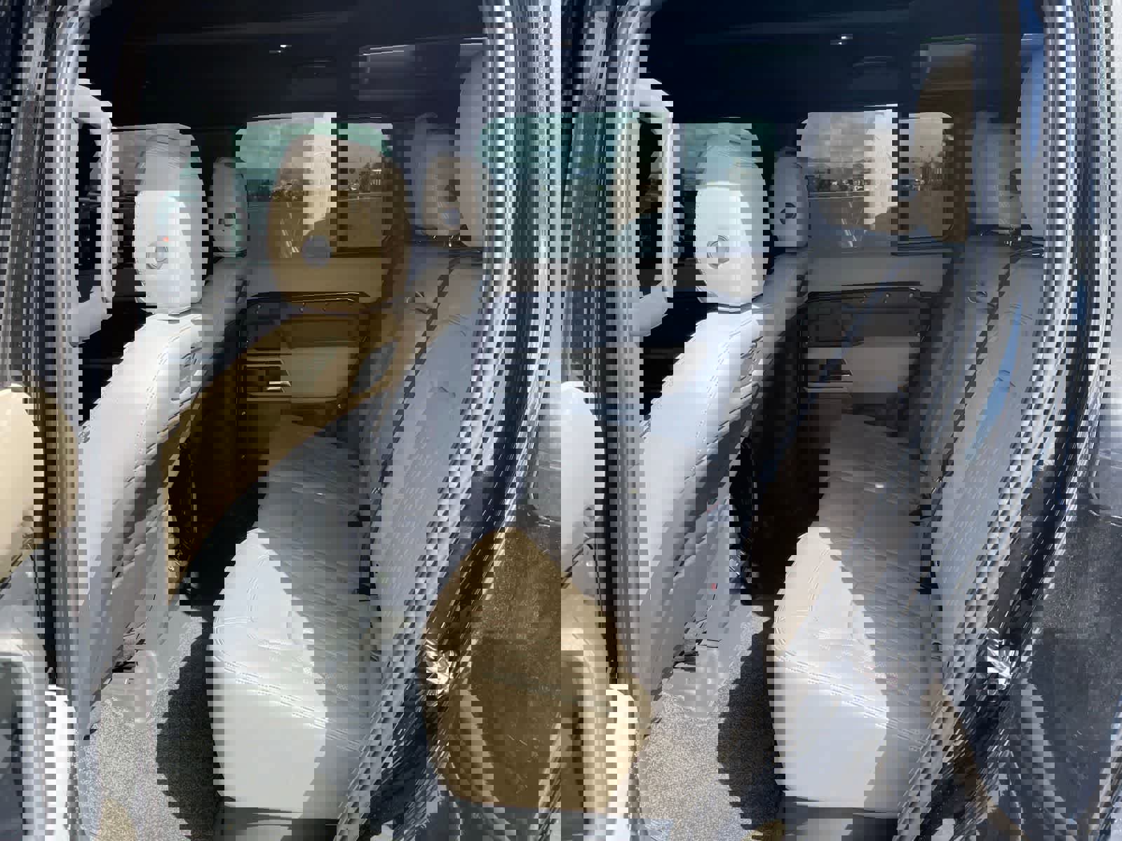 Used 2022 Land Rover Defender 110 SE image 4