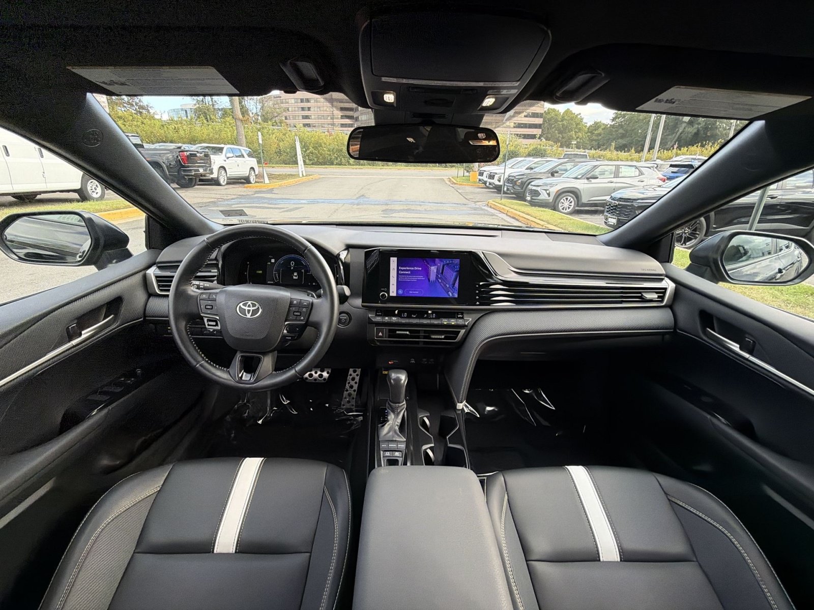 Used 2025 Toyota Camry SE FWD image 23