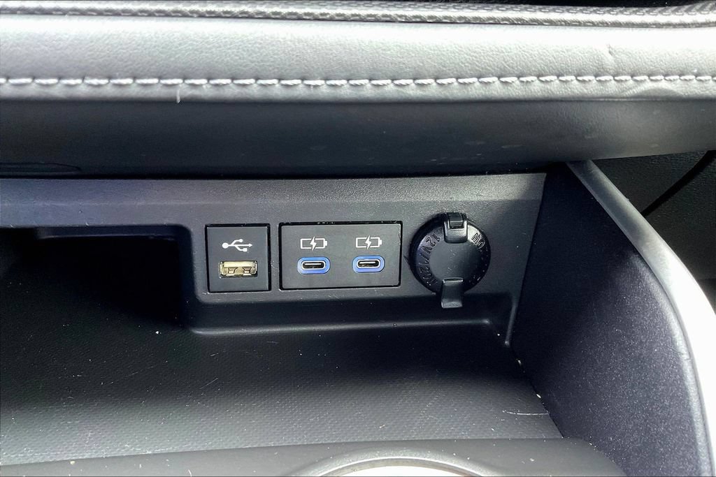 Used 2022 Toyota Highlander XLE FWD image 18