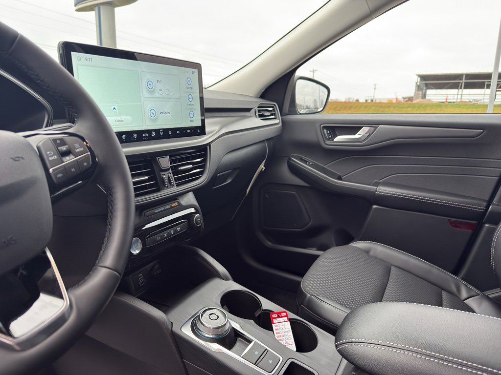 New 2026 Ford Escape SE w/ Class II Trailer Tow Package image 11
