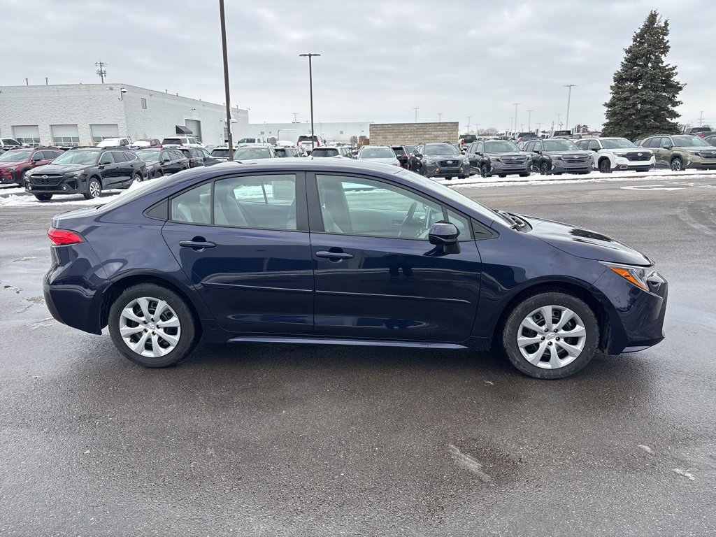 Used 2020 Toyota Corolla LE image 2