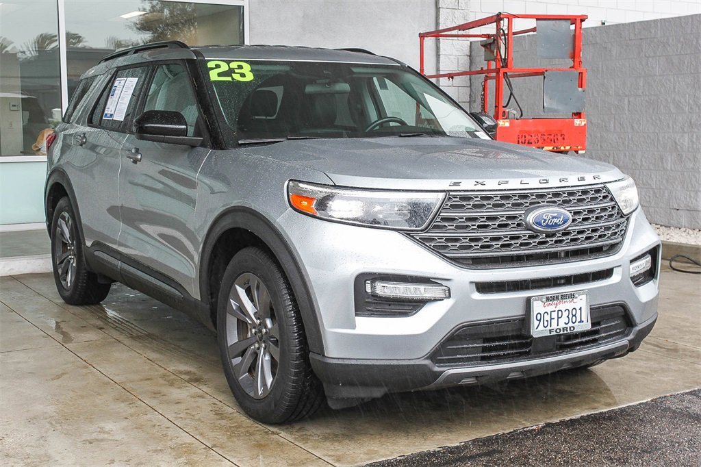 Used 2023 Ford Explorer XLT w/ Equipment Group 202A image 3
