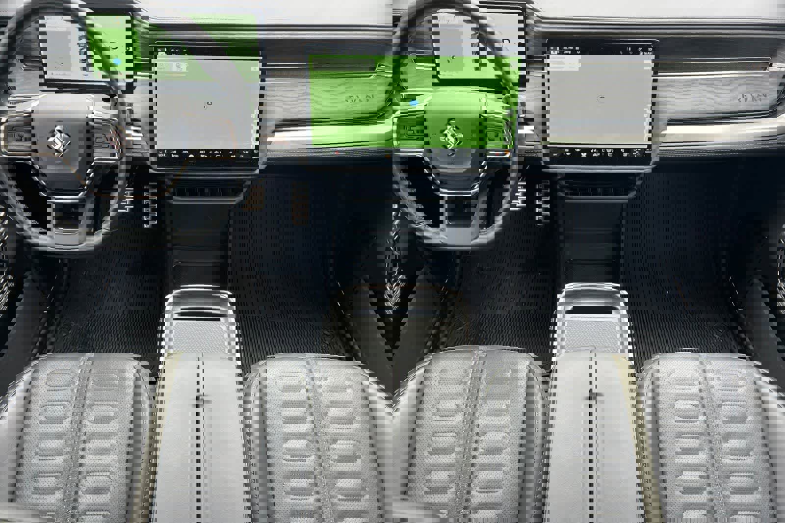 Used 2022 Rivian R1T Adventure image 4