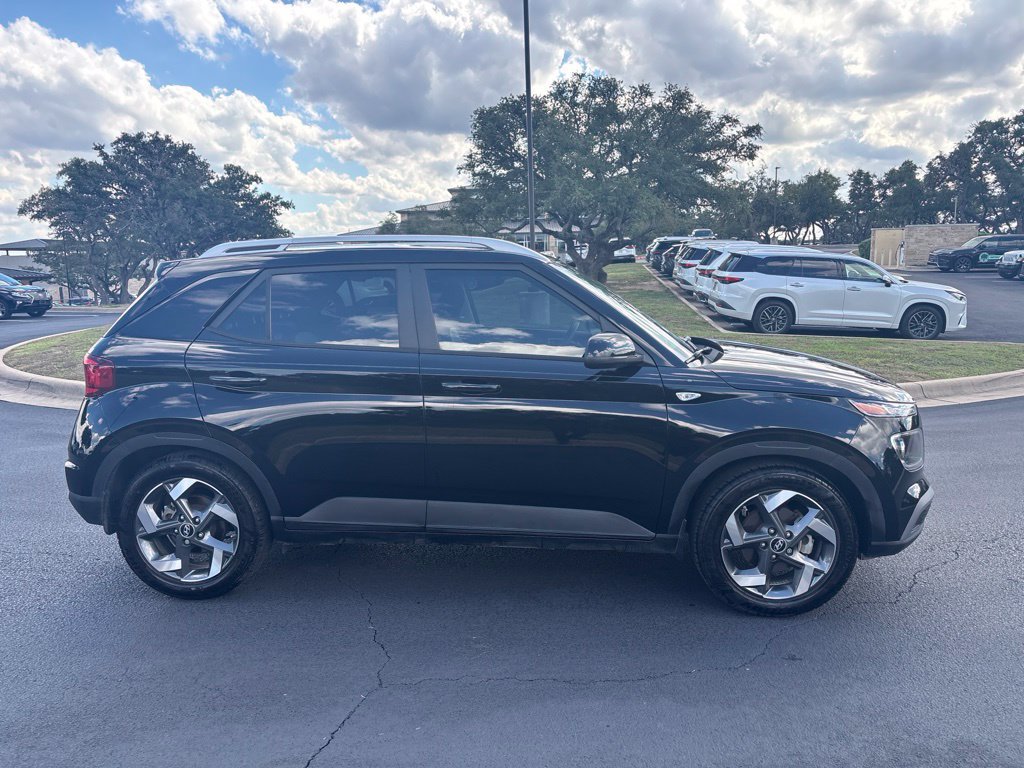 Used 2022 Hyundai Venue SEL FWD image 6