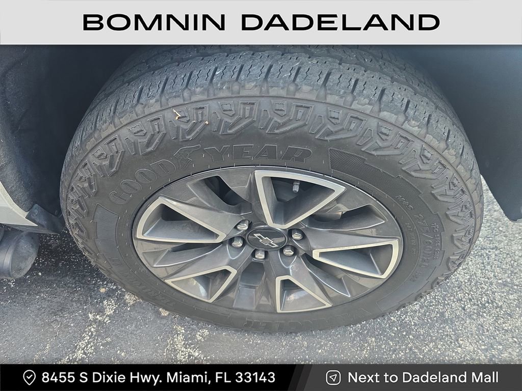 Used 2024 Chevrolet Suburban Z71 w/ Luxury Package image 8