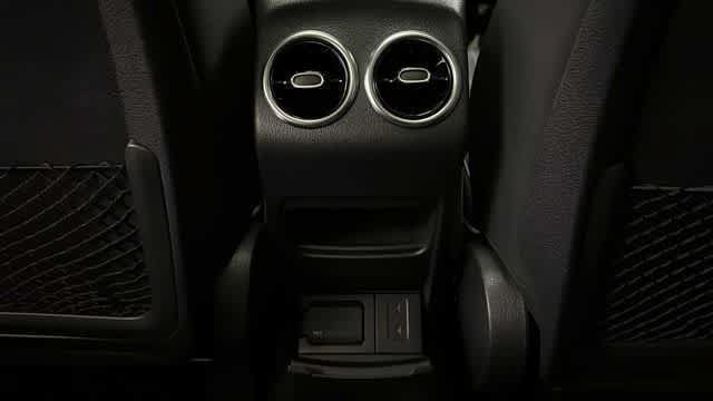 Used 2022 Mercedes-Benz GLB 250 4MATIC image 28