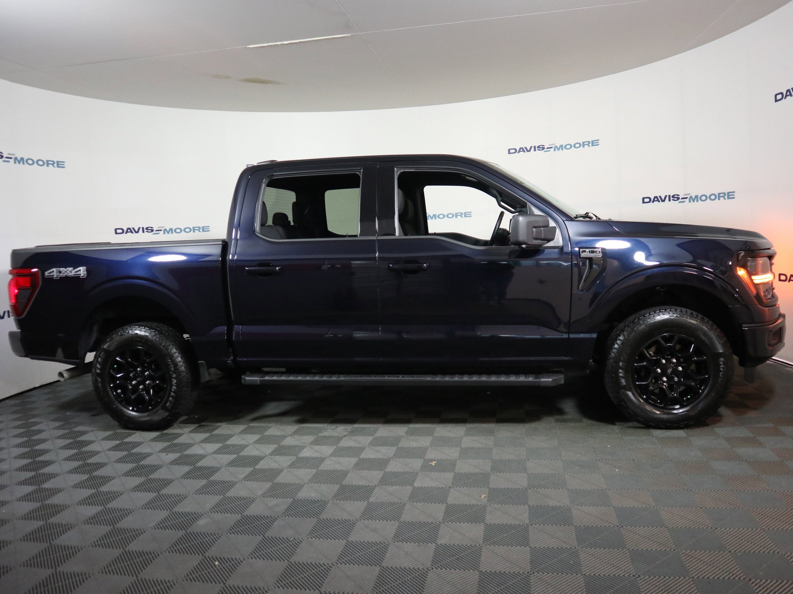 Used 2024 Ford F150 XLT w/ XLT Black Appearance Package image 4