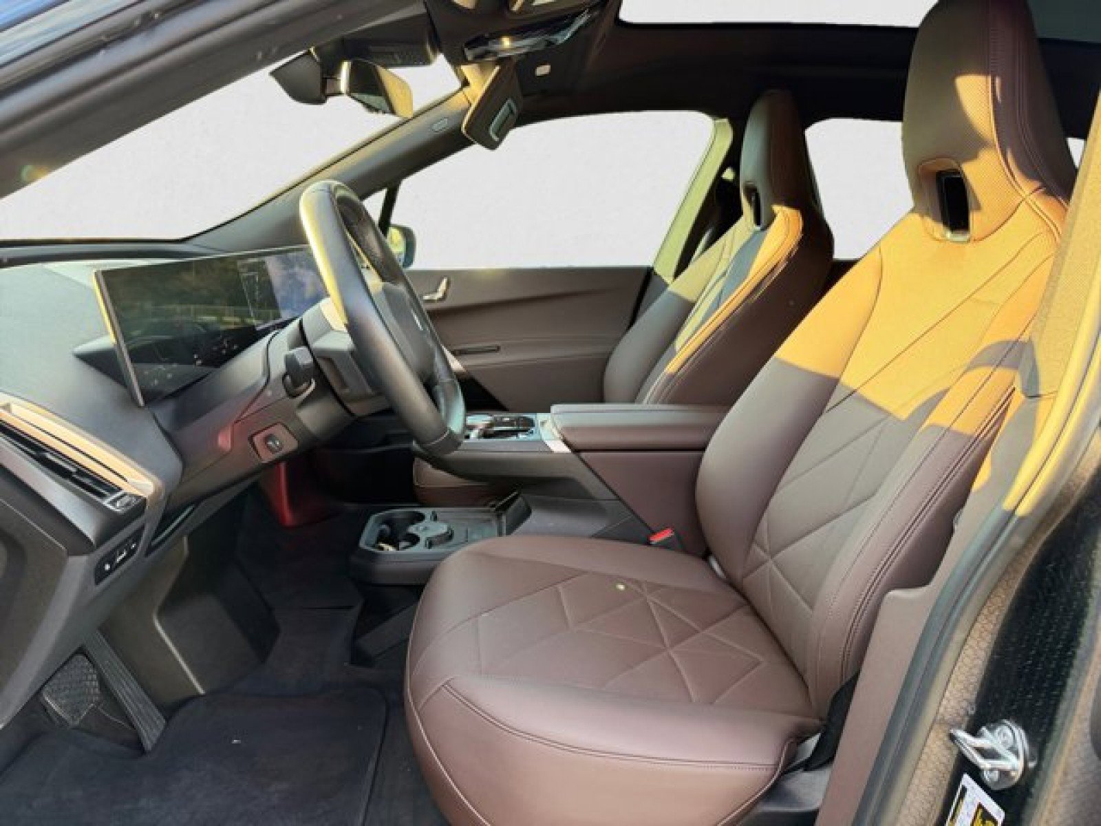 Used 2025 BMW iX xDrive50 w/ Convenience Package image 10