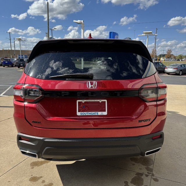 New 2025 Honda Pilot Sport image 4