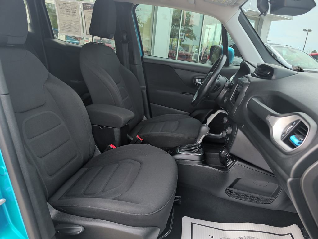 Used 2019 Jeep Renegade Latitude w/ Cold Weather Group AWD/4WD image 20