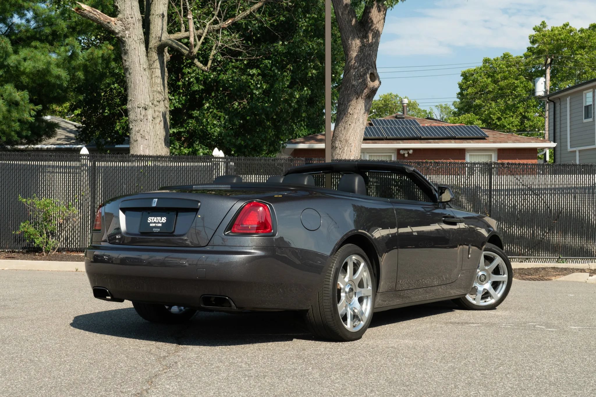 Used 2017 Rolls-Royce Dawn RWD image 12