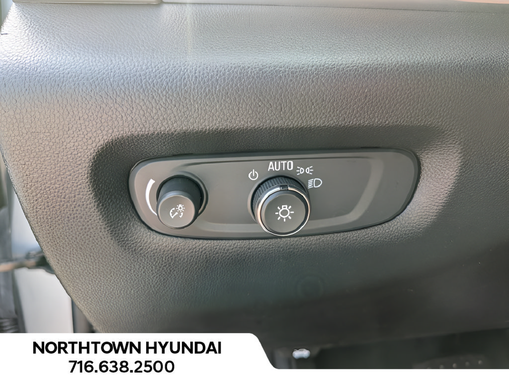 Used 2023 Chevrolet Traverse LS AWD/4WD image 26