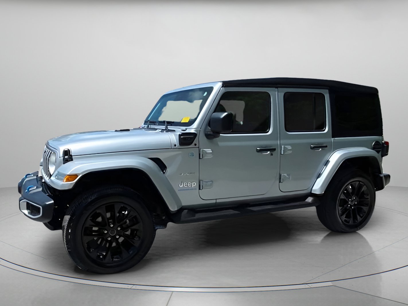 Used 2024 Jeep Wrangler Sahara w/ Technology Group image 14