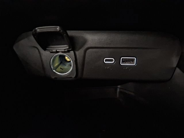 Used 2025 Chevrolet Trax RS w/ Sunroof Package FWD image 30