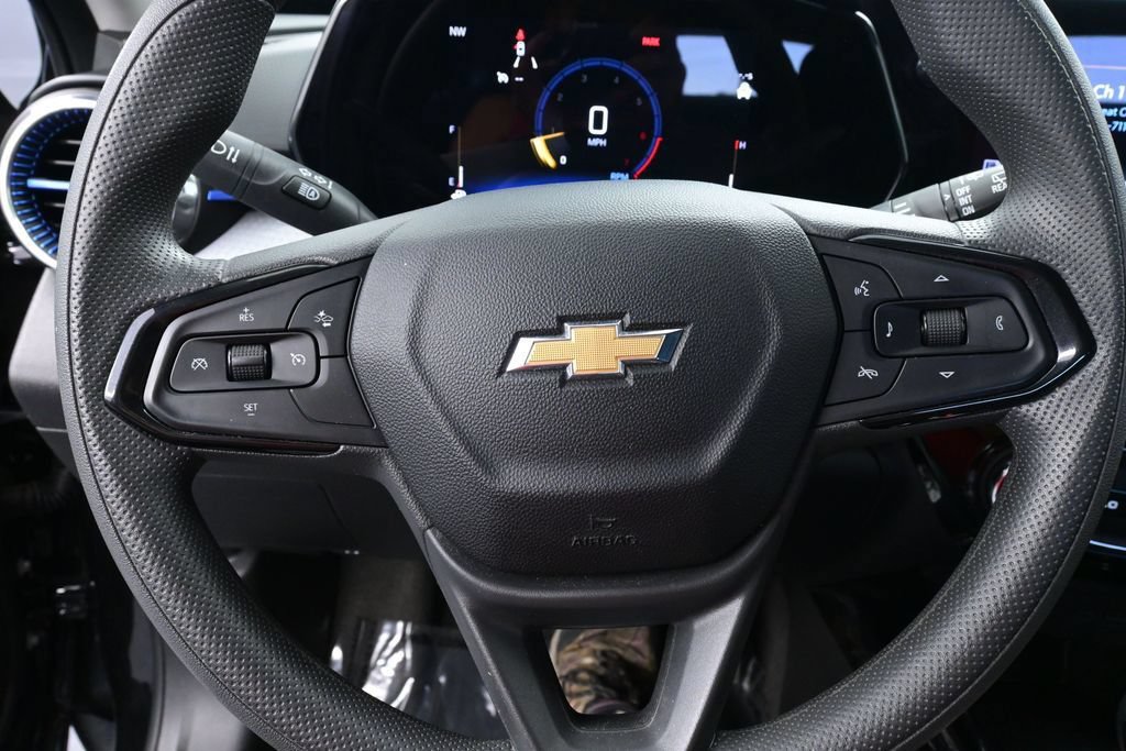 Used 2025 Chevrolet Trax LT FWD image 37