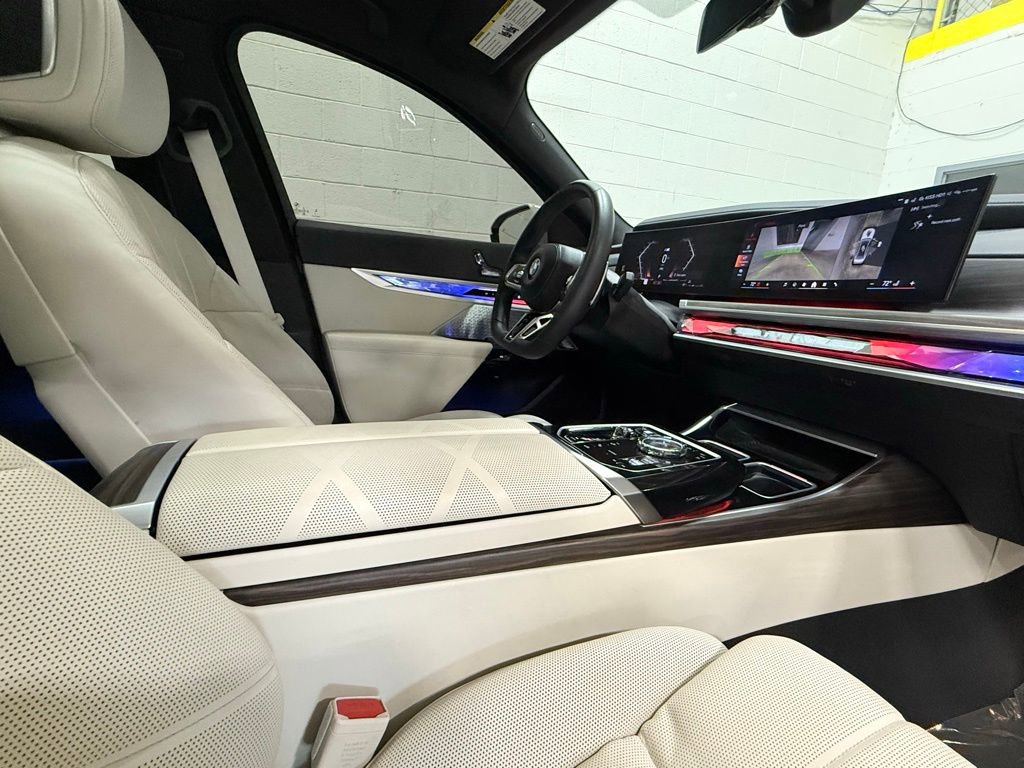 Used 2024 BMW 760i xDrive w/ Premium Package image 46