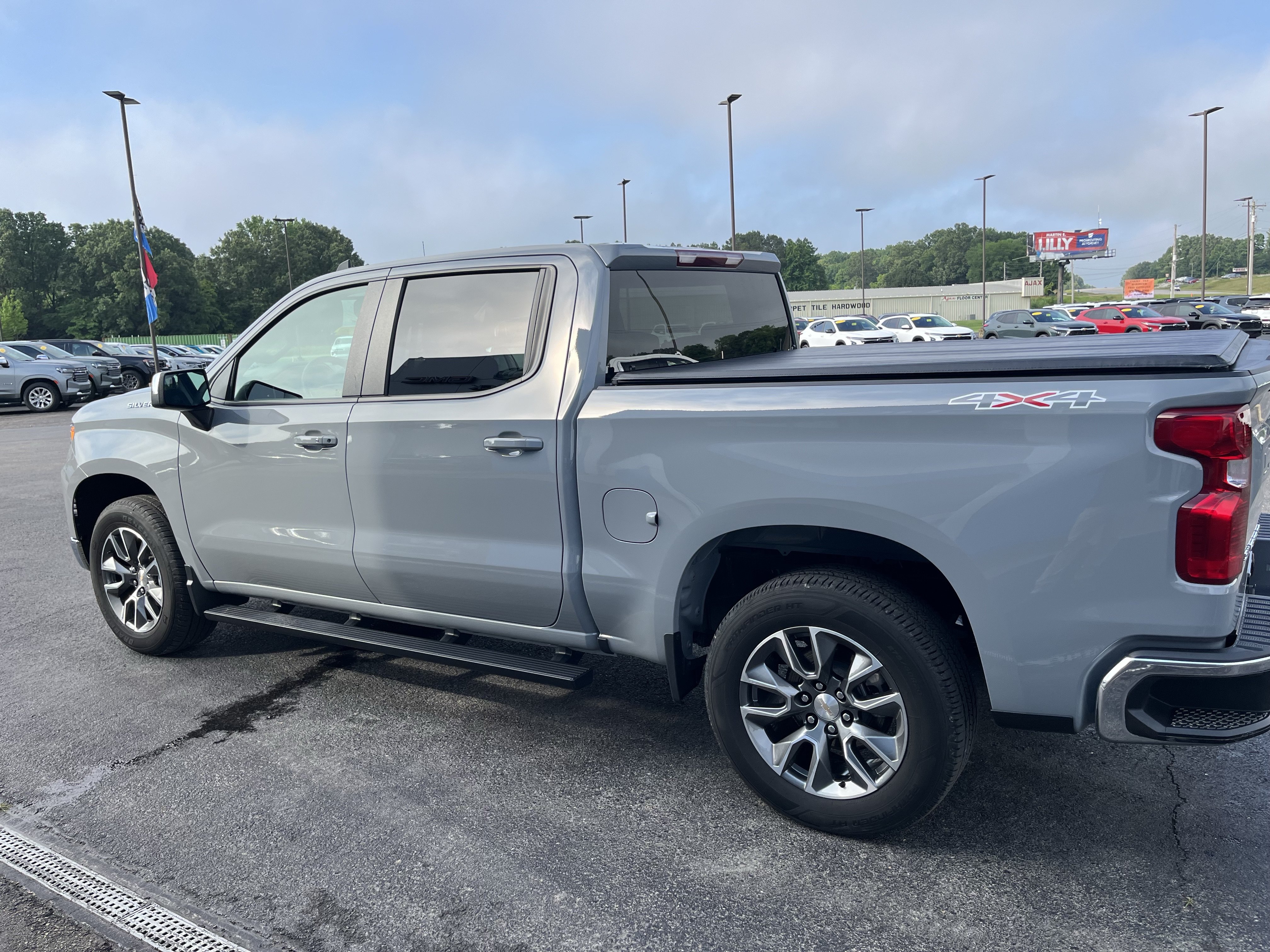 Used 2024 Chevrolet Silverado 1500 LT AWD/4WD image 2
