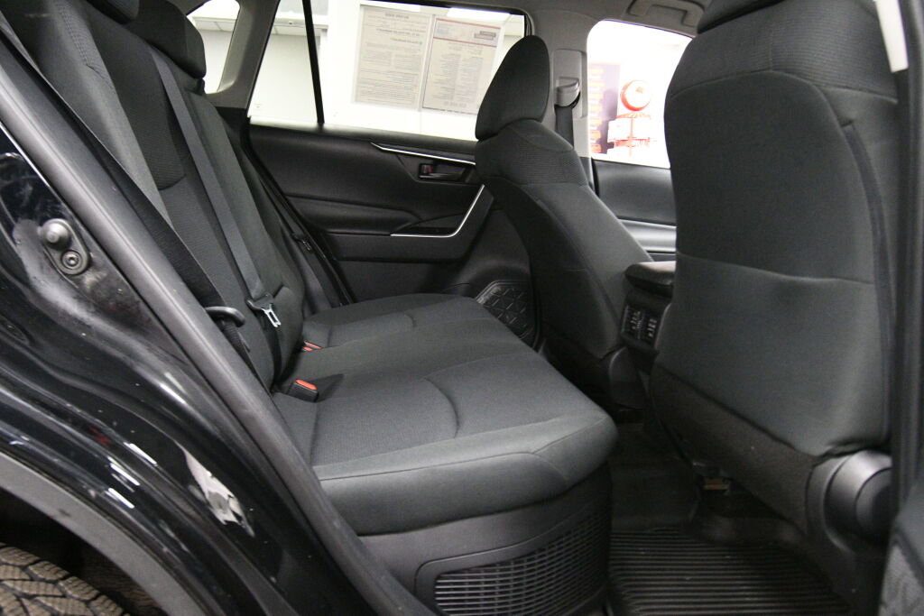 Used 2020 Toyota RAV4 LE w/ Carpet Mat Package image 23