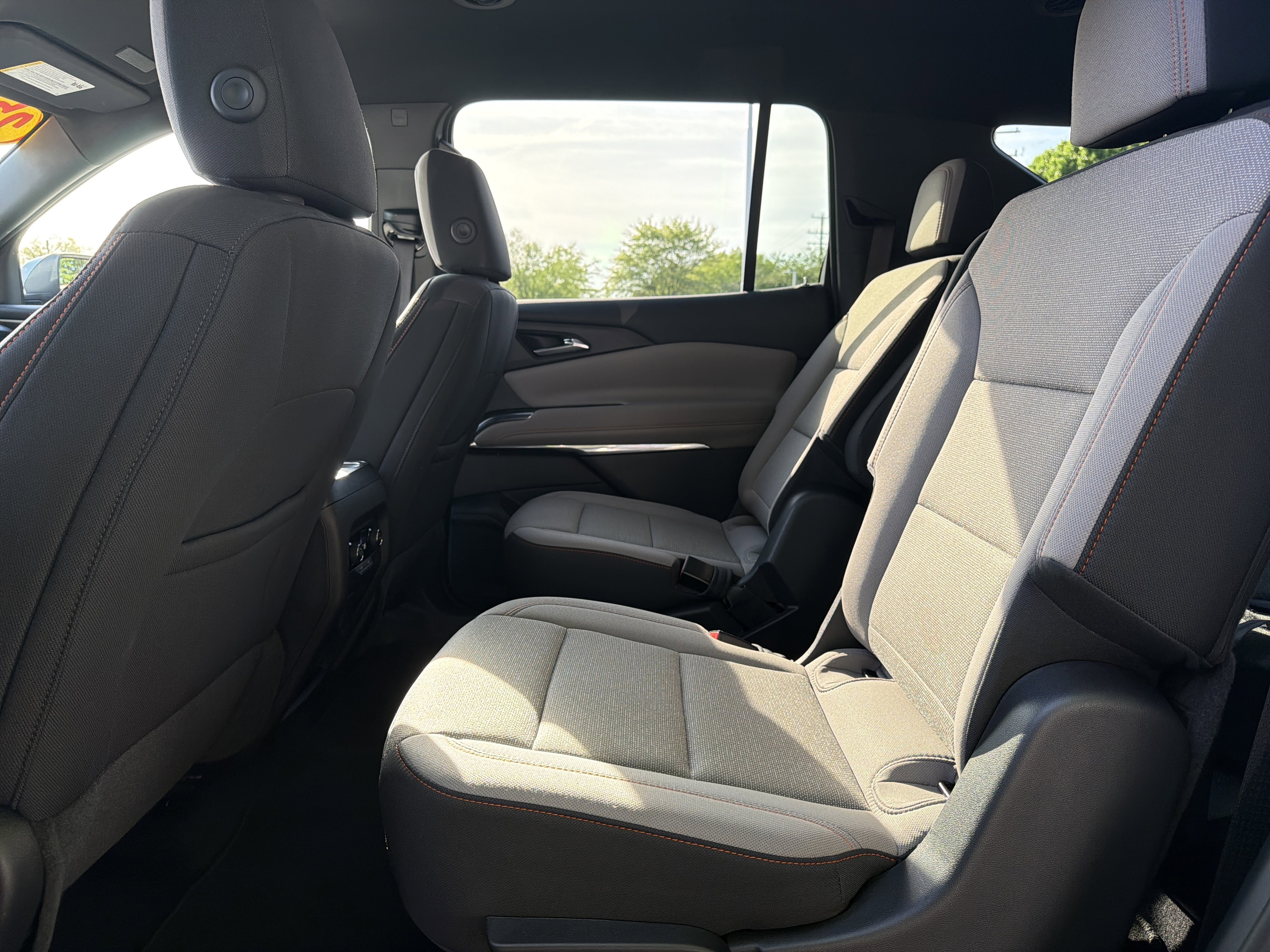 Used 2025 Chevrolet Traverse LT w/ Driver Confidence Package image 29