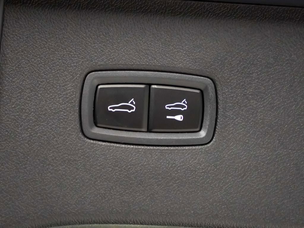 Certified 2025 Porsche Cayenne image 14