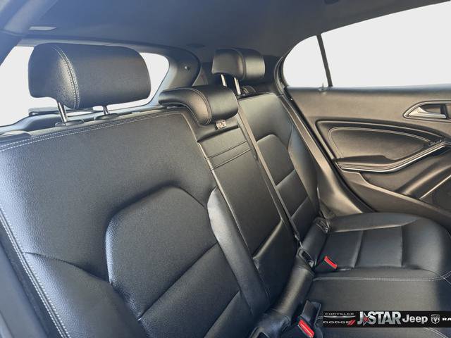Used 2020 Mercedes-Benz GLA 250 4MATIC w/ Premium Package image 29