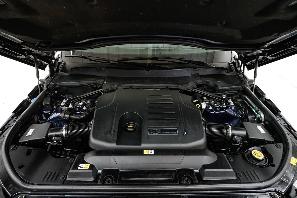 Used 2020 Land Rover Range Rover HSE image 3