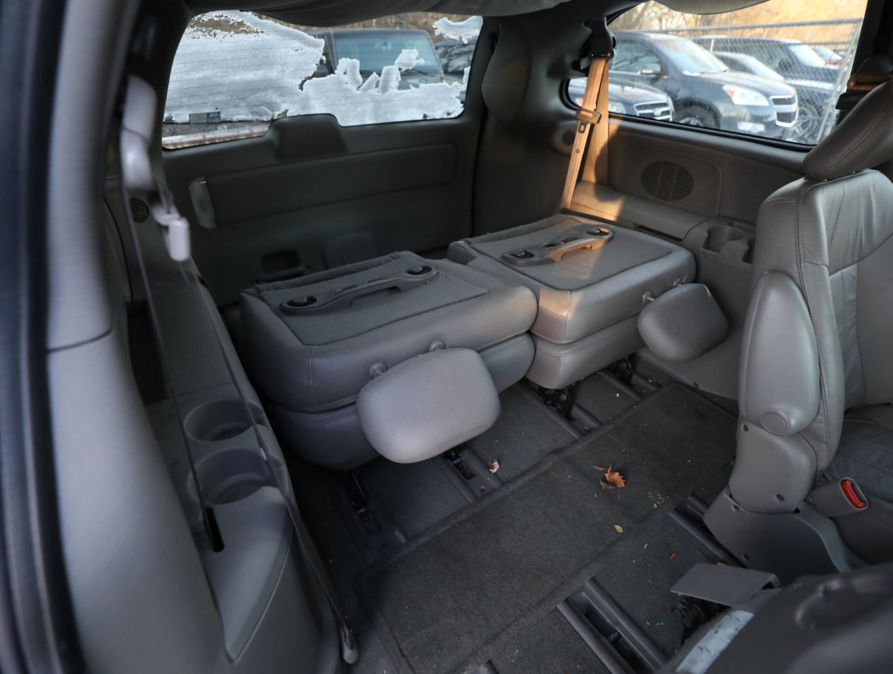 Used 2002 Chrysler Town & Country EX image 12