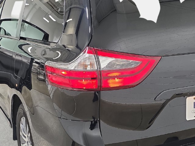 Certified 2020 Toyota Sienna XLE w/ XLE Navigation Package FWD image 31
