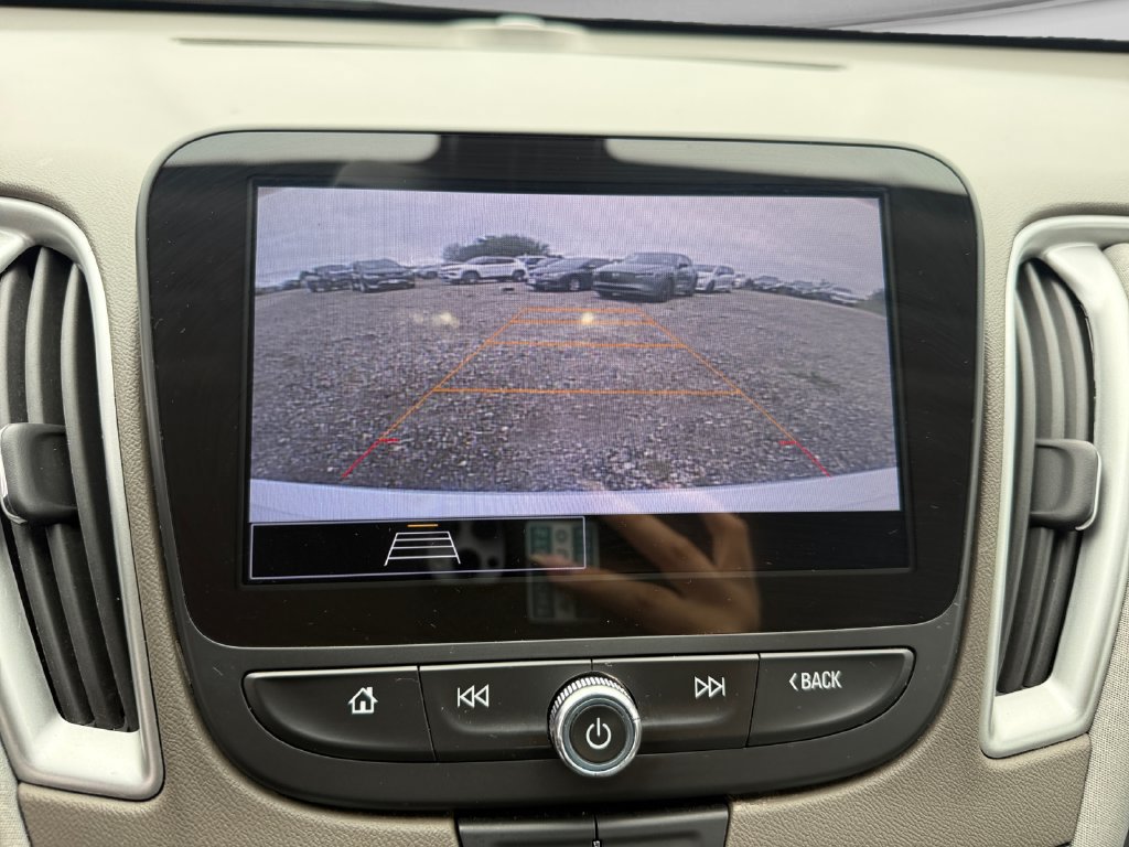 Used 2022 Chevrolet Malibu LT FWD image 28