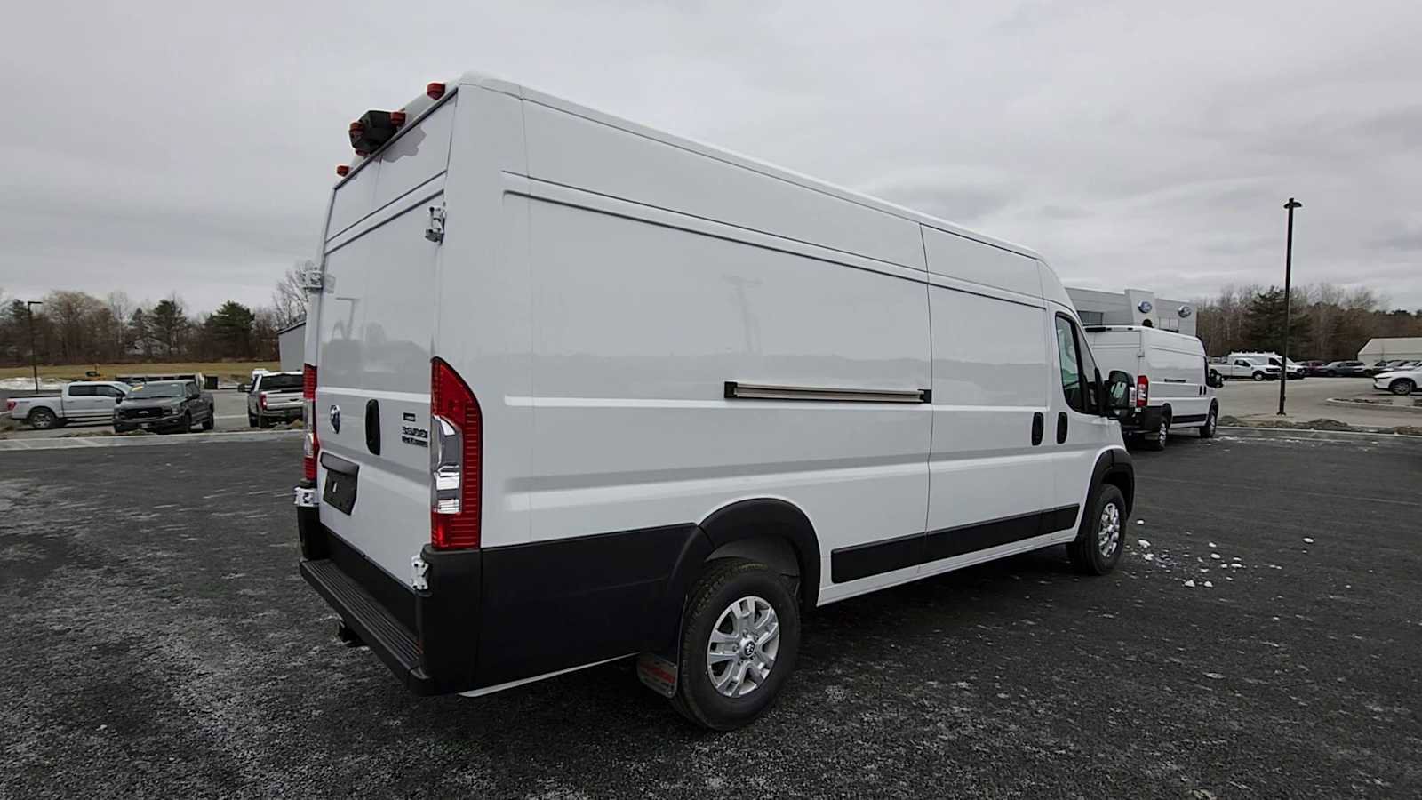 New 2024 RAM ProMaster 3500 w/ Quick Order Package 22G SLT image 8