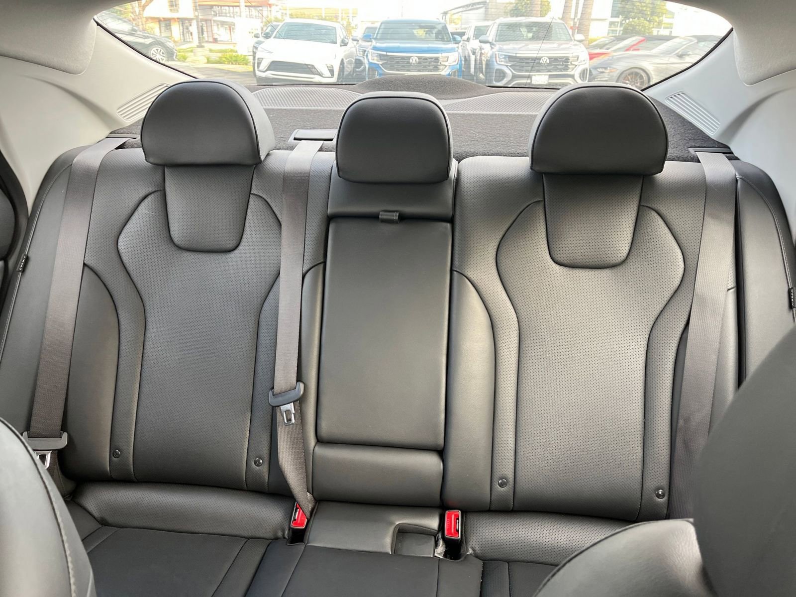 Used 2025 Hyundai Elantra Limited image 39