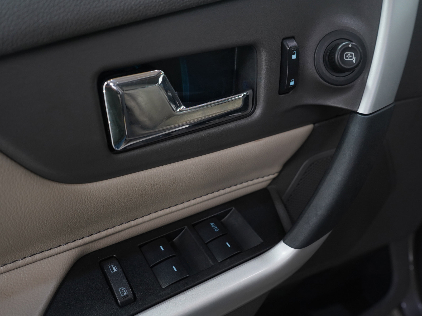 Used 2014 Ford Edge Limited FWD image 20